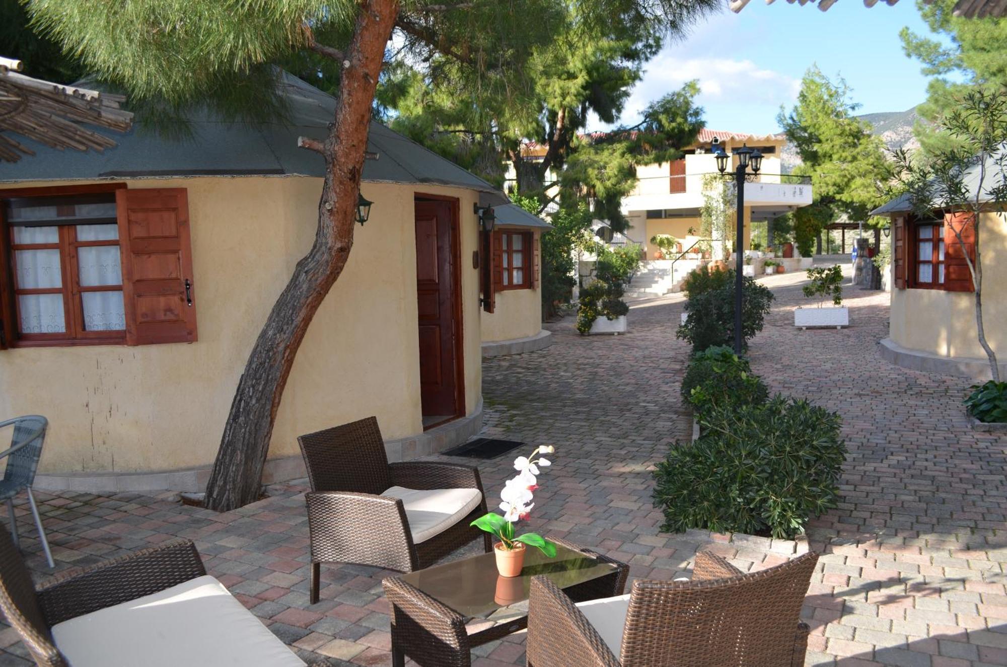 Chrissa Camping Rooms & Bungalows Delfi Esterno foto