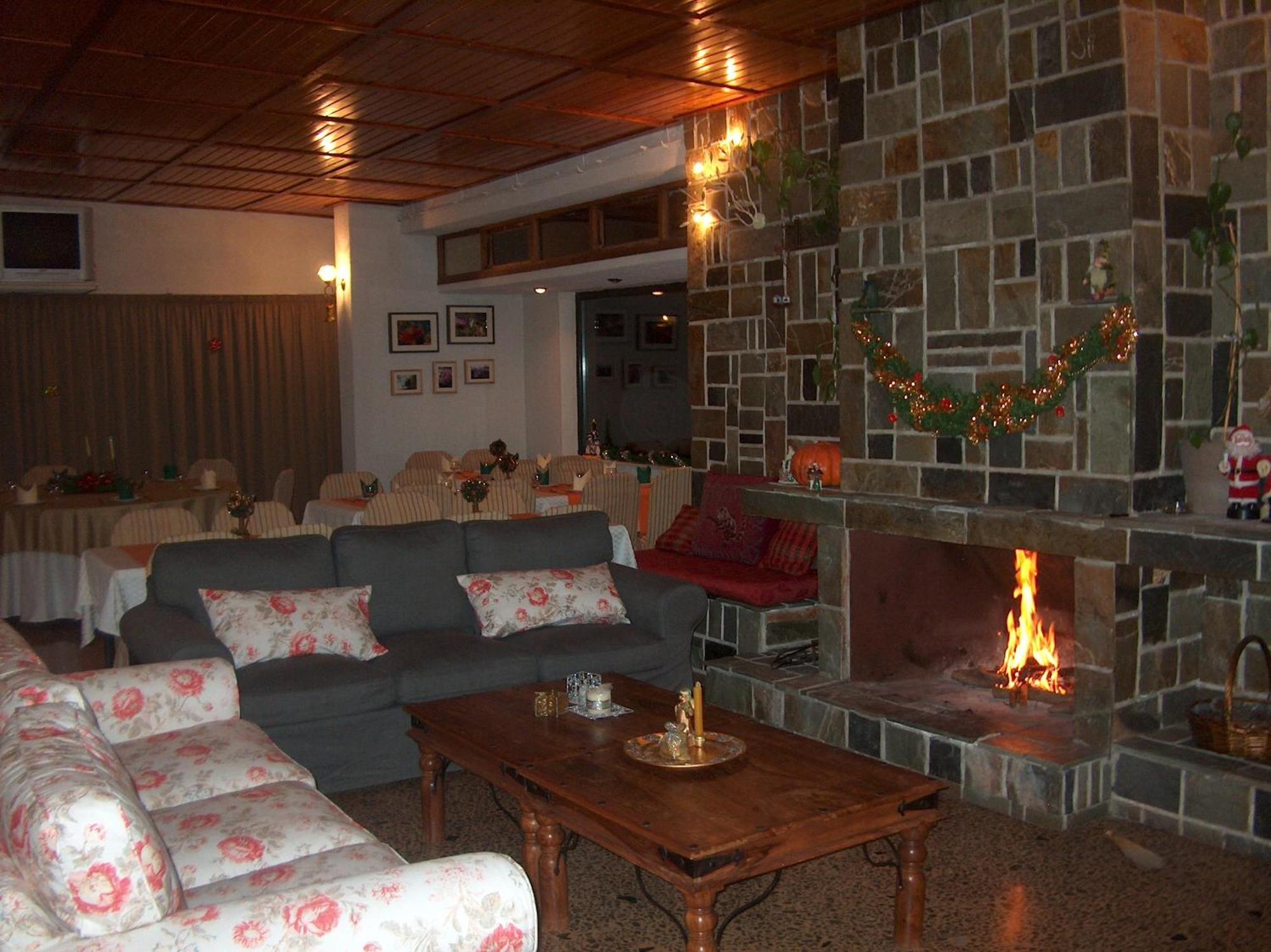 Chrissa Camping Rooms & Bungalows Delfi Esterno foto