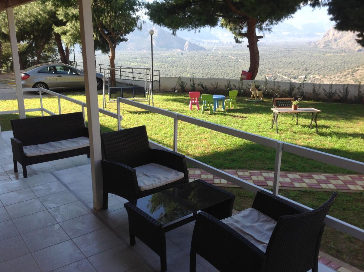 Chrissa Camping Rooms & Bungalows Delfi Esterno foto