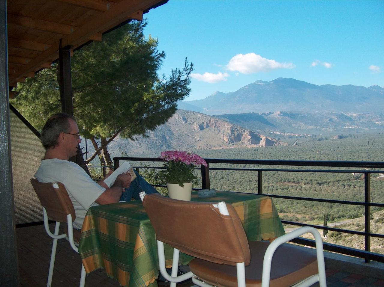 Chrissa Camping Rooms & Bungalows Delfi Esterno foto